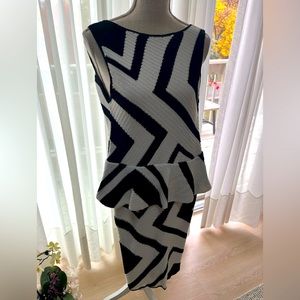 Alice & Olivia size small crochet dress